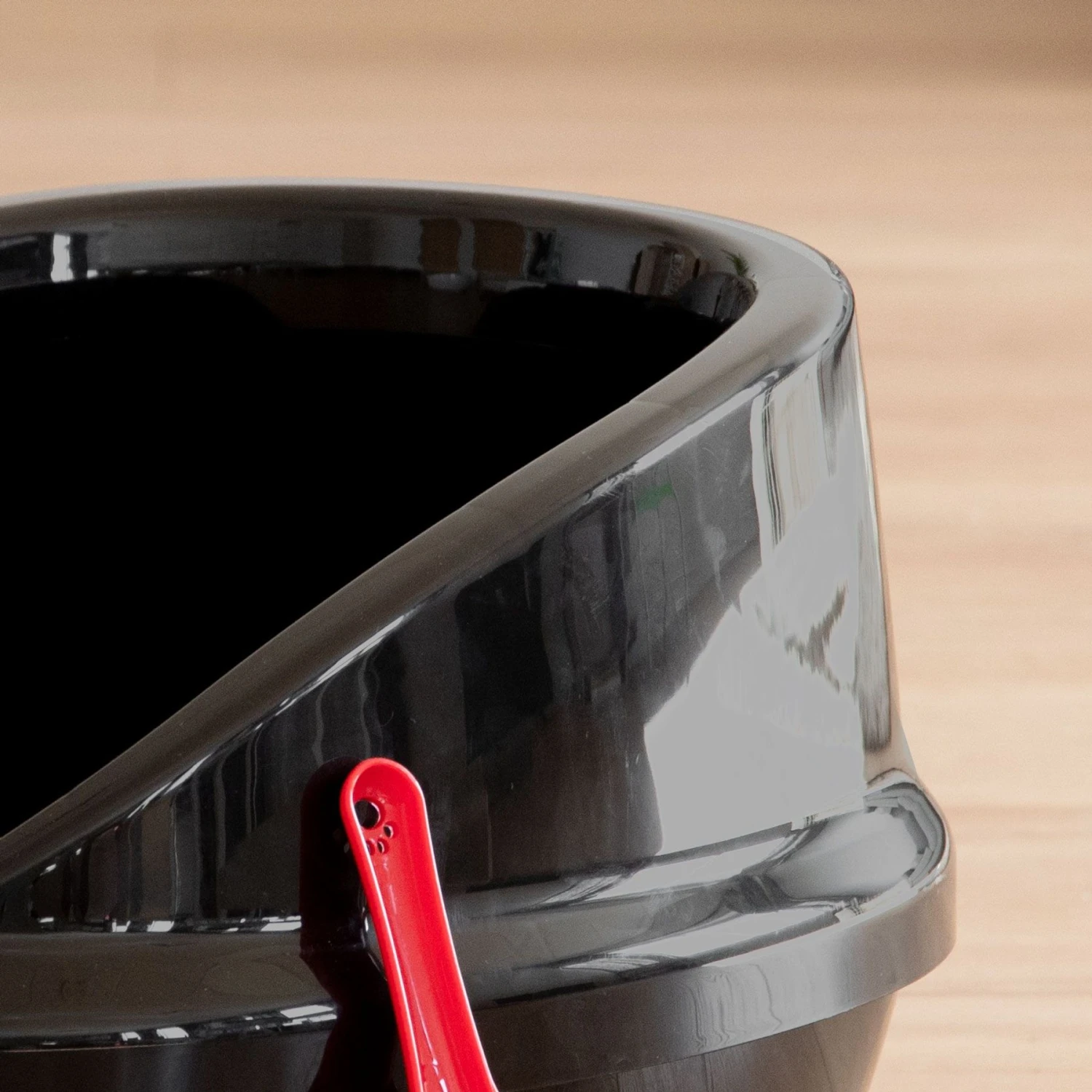 IRIS USA Large High-Back Open Top Cat Litter Pan With Scatter Shield & Scoop 8 IRIS USA Large High-Back Open Top Cat Litter Pan With Scatter Shield & Scoop - Image 6