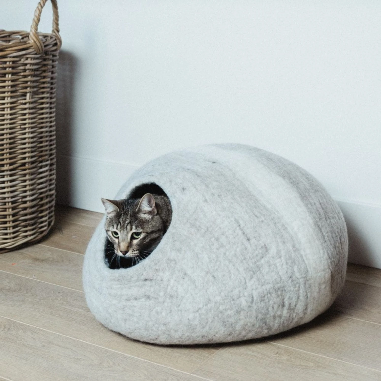 Mau Lifestyle Horizon Large Wool Felt Cave Cat Bed 3 Mau Lifestyle Horizon Large Wool Felt Cave Cat Bed