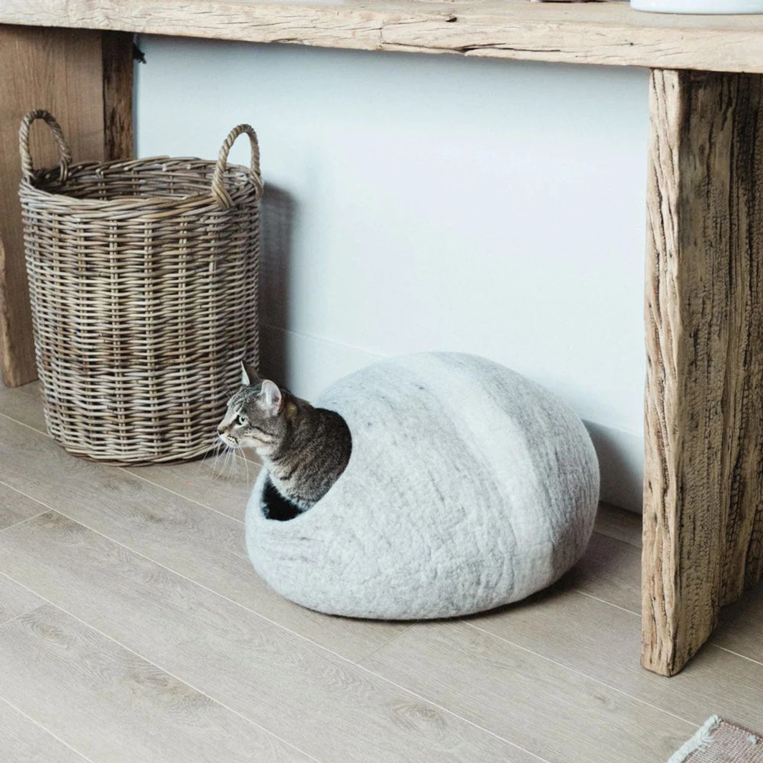 Mau Lifestyle Horizon Large Wool Felt Cave Cat Bed 4 Mau Lifestyle Horizon Large Wool Felt Cave Cat Bed - Image 2