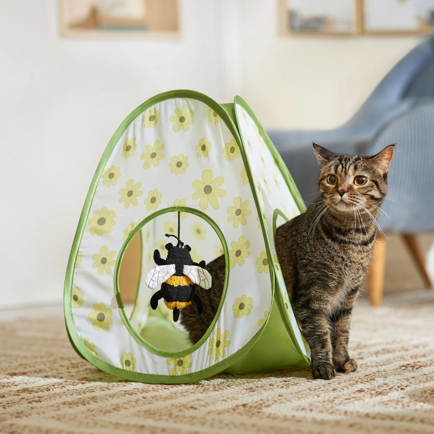 Frisco Spring Daisy Pop-Up Tent Cat Toy With Catnip 3 Frisco Spring Daisy Pop-Up Tent Cat Toy With Catnip